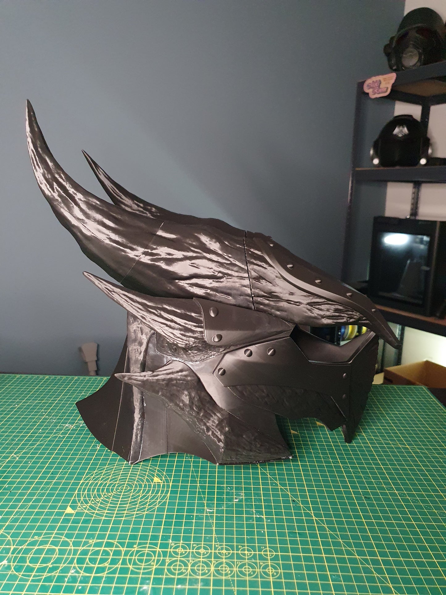 Daedric Helmet (Skyrim) – 3D Printed Cosplay Kit, Adult XL Fit, Grey PLA+ | Fan-Made, Assemble & Paint
